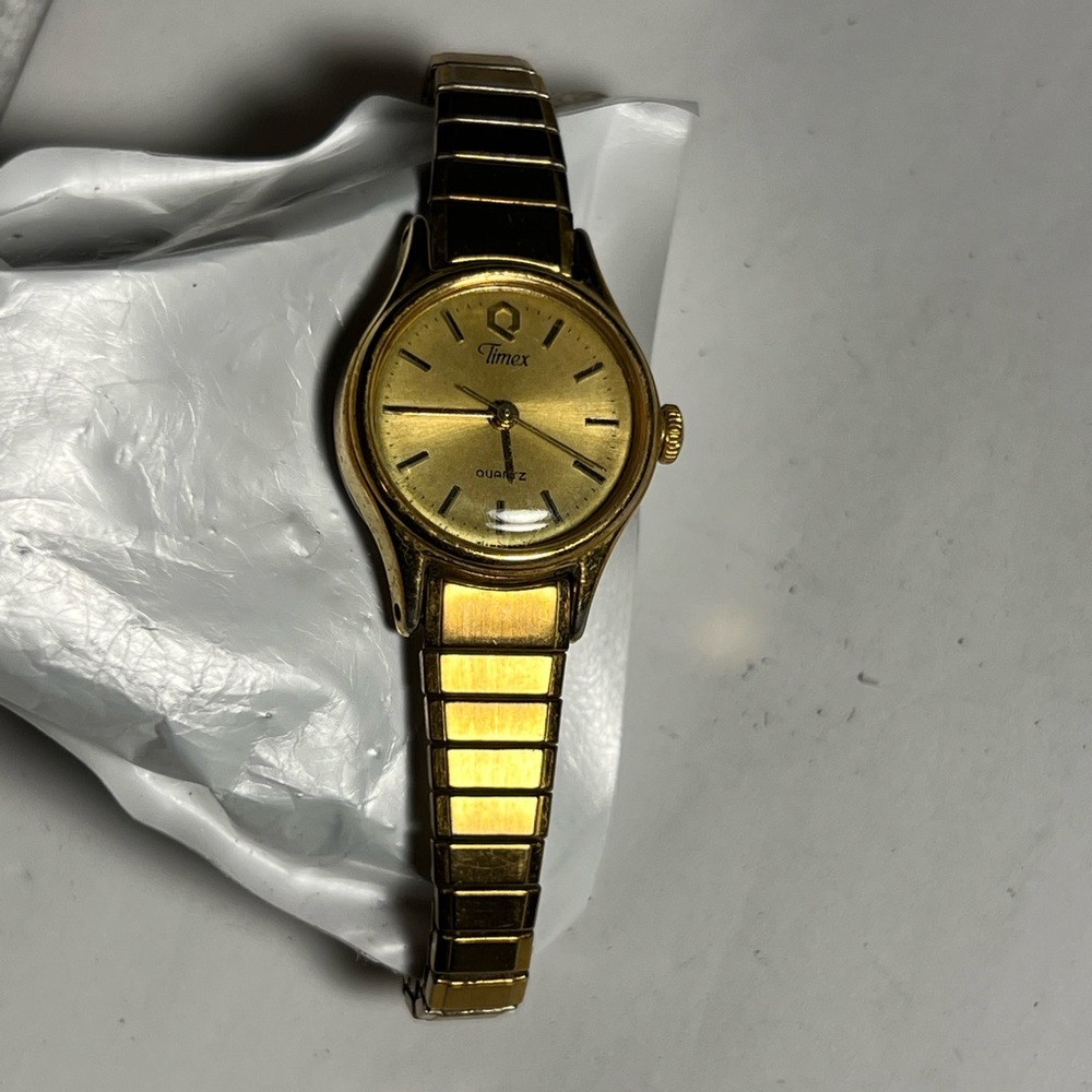 Women's Vintage Timex Quartz WR Analog 22mm Dial Causal Round Watch